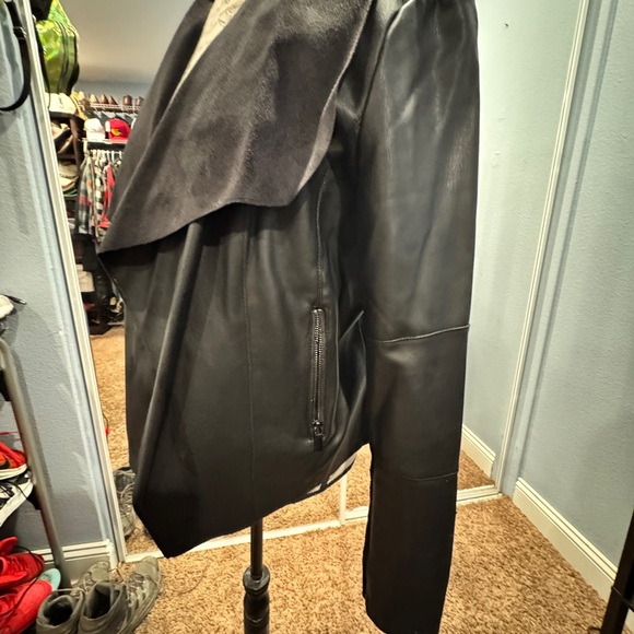 Women's Black Suede Jacket - Picture 3 of 5